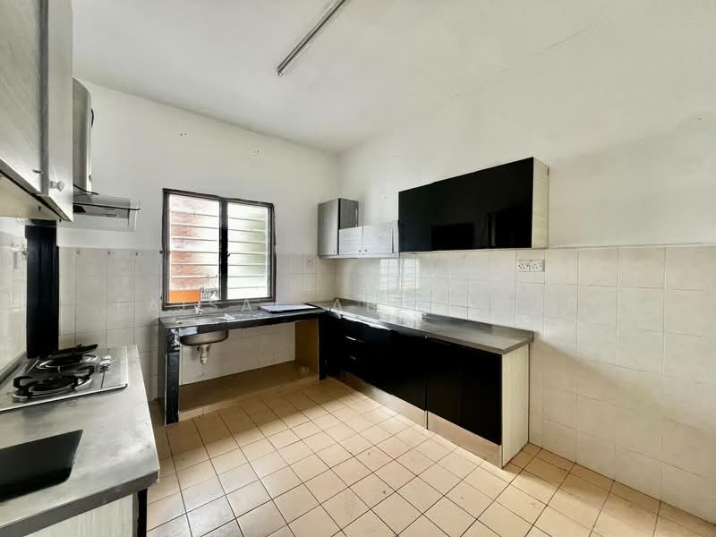 Pangsapuri untuk Dijual di Sri Ixora Apartment - Faisal Abu Omar - Kitchen - PropertyGuru.com.my