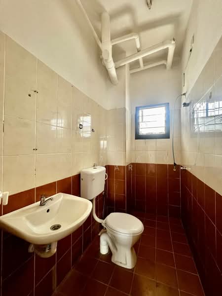 Pangsapuri untuk Dijual di Sri Ixora Apartment - Faisal Abu Omar - Bathroom - PropertyGuru.com.my