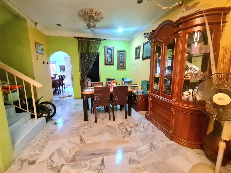 Terraced House for Sale in Taman Rakan (Kajang) - Muhd Ajwad - Dining Area - PropertyGuru.com.my