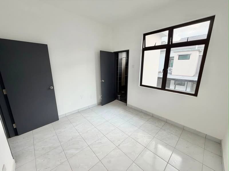 Rumah Teres 2 Tingkat untuk Dijual di Taman Austin Duta (Tebrau) - Yik Tat - PropertyGuru.com.my