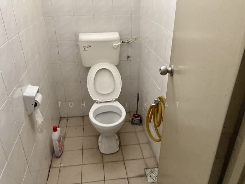 Kedai untuk Disewa di Taman Perindustrian Sime Uep (Subang Jaya) - Toh Wei Kiat - Bathroom - PropertyGuru.com.my