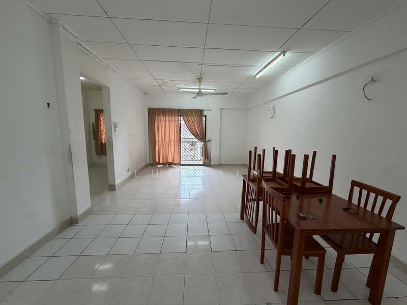 Pangsapuri untuk Dijual di Mon Glori - Luis Lim - Living Room - PropertyGuru.com.my