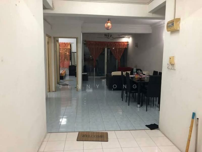 Pangsapuri untuk Dijual di Pangsapuri Sri Pinang - Jenny Ong - Living Room - PropertyGuru.com.my