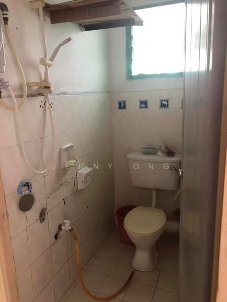 Pangsapuri untuk Dijual di Pangsapuri Sri Pinang - Jenny Ong - Bathroom - PropertyGuru.com.my
