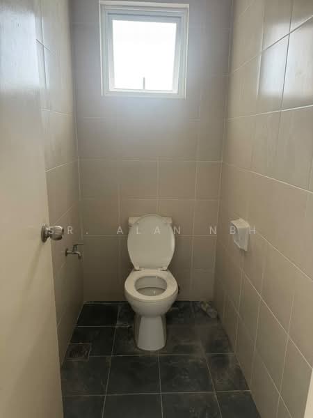 Kedai / Pejabat untuk Disewa di Rawang (Selangor) - Sr. Alan NBH - Bathroom - PropertyGuru.com.my