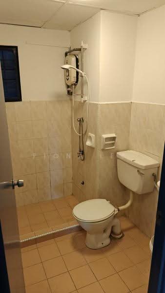 Pangsapuri untuk Disewa di SD Tiara Apartment - Fiona Lee - Bathroom - PropertyGuru.com.my