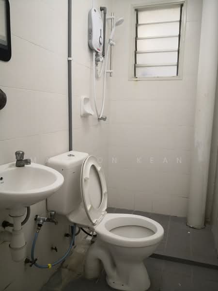 Pangsapuri untuk Disewa di Kemuning Aman - Mak Hon Kean - Bathroom - PropertyGuru.com.my