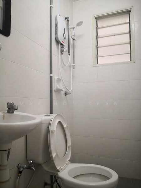 Pangsapuri untuk Disewa di Kemuning Aman - Mak Hon Kean - Bathroom - PropertyGuru.com.my