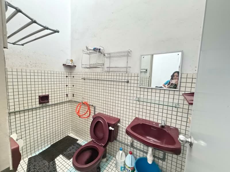 2-storey Terraced House for Sale in Taman Sri Putri (Skudai) - Danny Yap - Bathroom - PropertyGuru.com.my