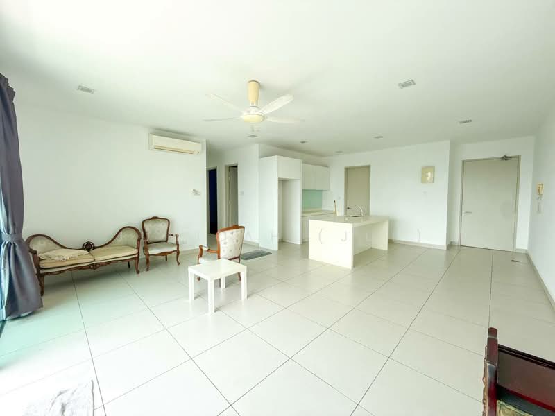 Kondominium untuk Dijual di Cristal Serin Residence - JUMIDAH (JUE) - Living Room - PropertyGuru.com.my