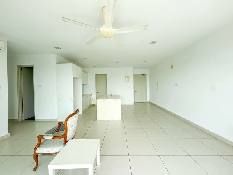 Kondominium untuk Dijual di Cristal Serin Residence - JUMIDAH (JUE) - Living Room - PropertyGuru.com.my