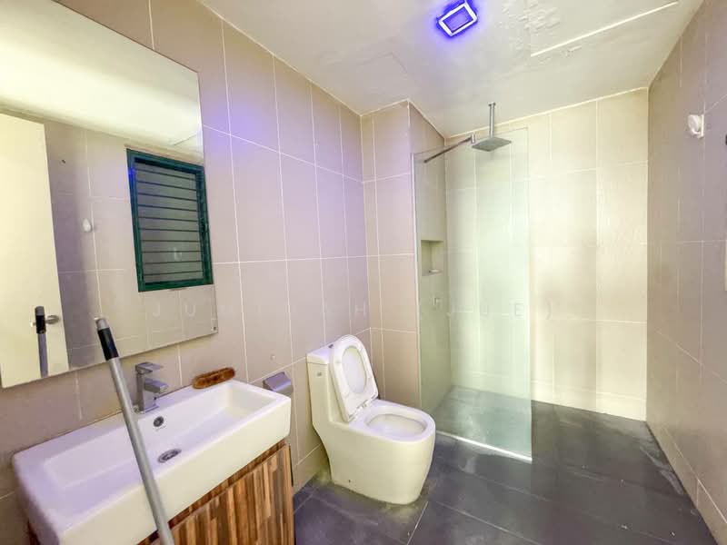 Kondominium untuk Dijual di Cristal Serin Residence - JUMIDAH (JUE) - Bathroom - PropertyGuru.com.my