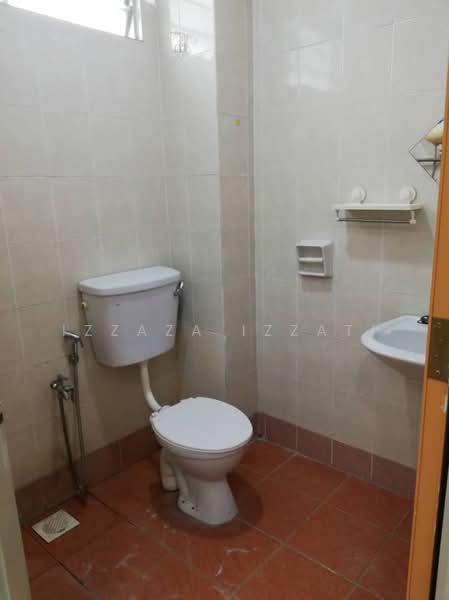 Apartment for Rent at Pangsapuri Delima - Izzaza Izzati - Bathroom - PropertyGuru.com.my