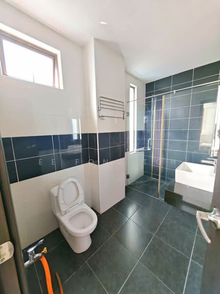 Service Residence for Sale at D'Inspire Residence (Inspira Bestari) - Ee Fong Toh - Bathroom - PropertyGuru.com.my
