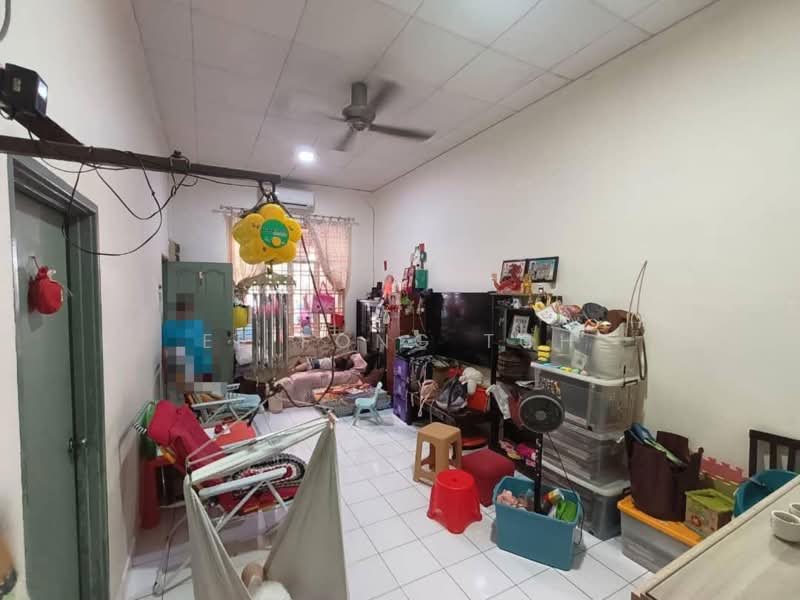 Rumah Teres 1 Tingkat untuk Dijual di Mutiara Rini (Skudai) - Ee Fong Toh - Living Room - PropertyGuru.com.my