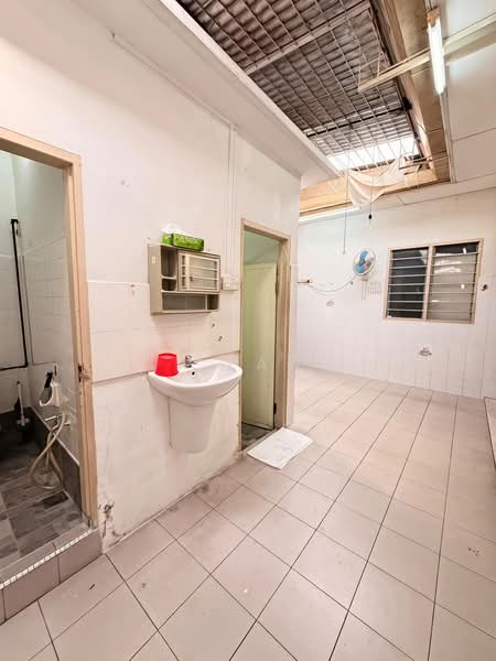 Rumah Berkembar untuk Dijual di Taman Oriental (Ayer Itam) - Li Fang - Bathroom - PropertyGuru.com.my