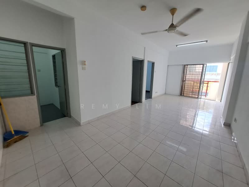 Pangsapuri untuk Dijual di Desa Serdang - Remy Lim - Living Room - PropertyGuru.com.my
