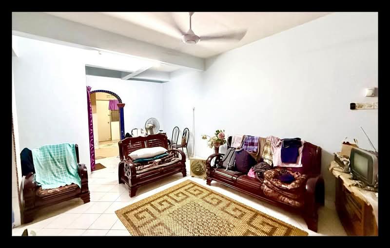 Rumah Teres 2 Tingkat untuk Dijual di Bandar Rinching Seksyen 4 (Semenyih) - Azli Ibrahim - Living Room - PropertyGuru.com.my