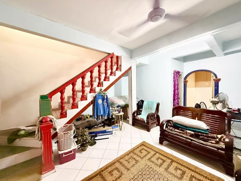 Rumah Teres 2 Tingkat untuk Dijual di Bandar Rinching Seksyen 4 (Semenyih) - Azli Ibrahim - Living Room - PropertyGuru.com.my