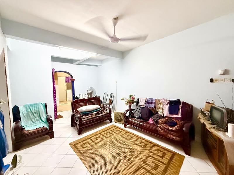 Rumah Teres 2 Tingkat untuk Dijual di Bandar Rinching Seksyen 4 (Semenyih) - Azli Ibrahim - Living Room - PropertyGuru.com.my