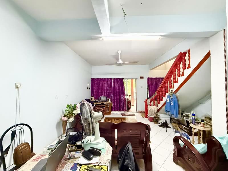 Rumah Teres 2 Tingkat untuk Dijual di Bandar Rinching Seksyen 4 (Semenyih) - Azli Ibrahim - Living Room - PropertyGuru.com.my
