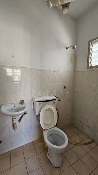 Apartment for Rent at Pangsapuri Cemara - Frankie Ong - Bathroom - PropertyGuru.com.my
