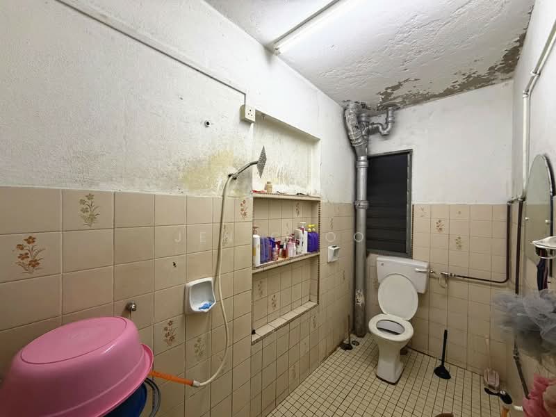 Apartment for Sale at Taman Kampar - Jen Choo - Bathroom - PropertyGuru.com.my