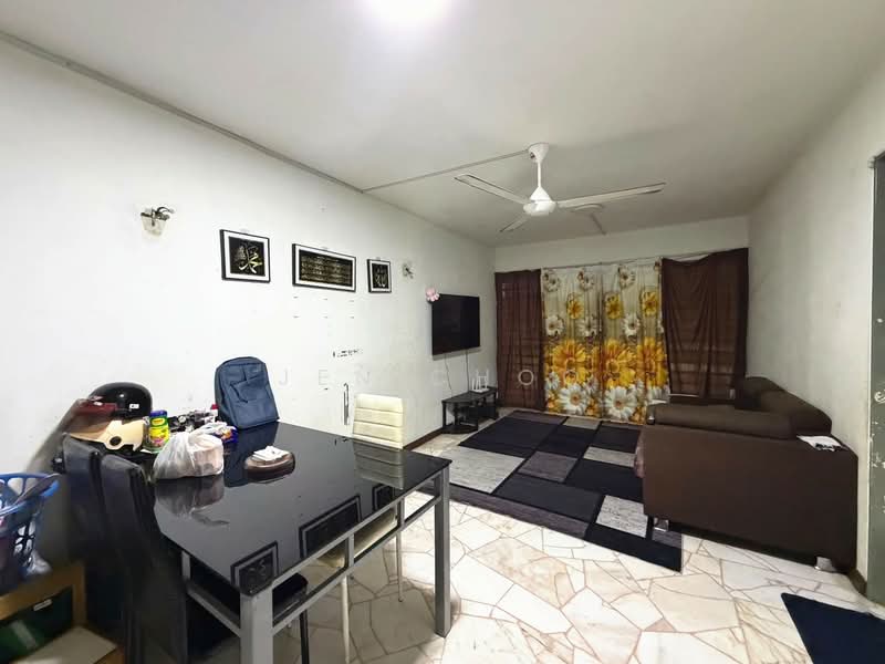 Apartment for Sale at Taman Kampar - Jen Choo - Living Room - PropertyGuru.com.my