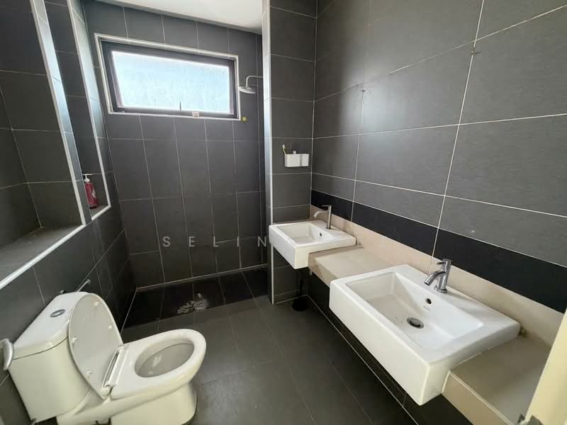 Semi-Detached House for Sale in Telok Panglima Garang (Selangor) - Selina Lee - Bathroom - PropertyGuru.com.my