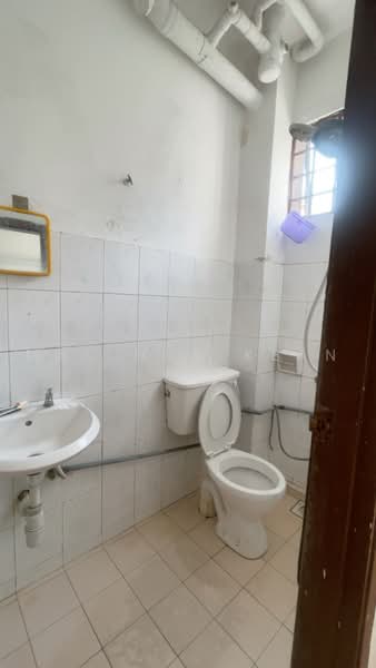 Rumah Teres 2-Tingkat untuk Disewa di Berjaya Park (Shah Alam) - Mak Hon Kean - Bathroom - PropertyGuru.com.my