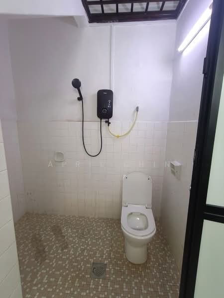 Rumah Teres 1.5 Tingkat untuk Disewa di Taman Perling (Perling) - April Chin - Bathroom - PropertyGuru.com.my