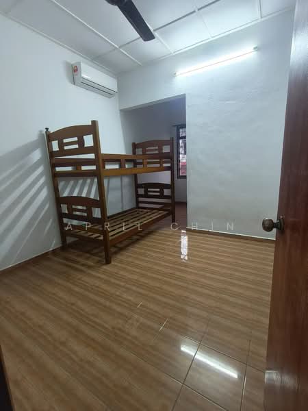Rumah Teres 1.5 Tingkat untuk Disewa di Taman Perling (Perling) - April Chin - Bedroom - PropertyGuru.com.my