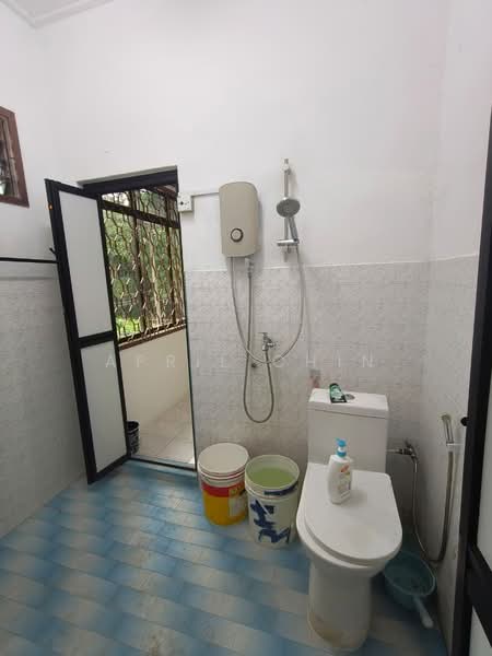 Rumah Teres 1.5 Tingkat untuk Disewa di Taman Perling (Perling) - April Chin - Bathroom - PropertyGuru.com.my