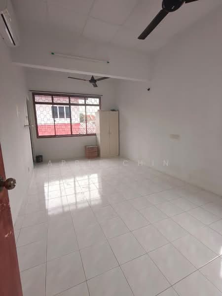 Rumah Teres 1.5 Tingkat untuk Disewa di Taman Perling (Perling) - April Chin - Interior - PropertyGuru.com.my