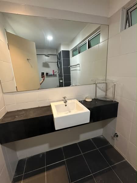 Pangsapuri untuk Dijual di Idaman Residence - Carson . - Bathroom - PropertyGuru.com.my