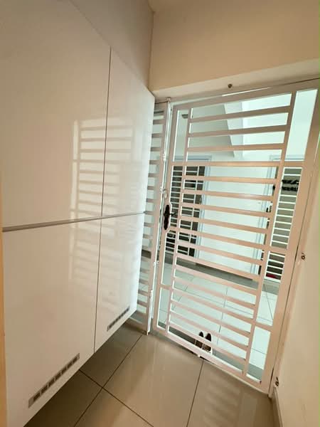 Pangsapuri untuk Dijual di Idaman Residence - Carson . - Entrance - PropertyGuru.com.my