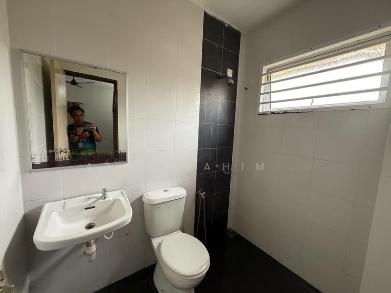 Rumah Berkembar untuk Dijual di Hulu Semenyih (Selangor) - Azizirrahim . - Bathroom - PropertyGuru.com.my