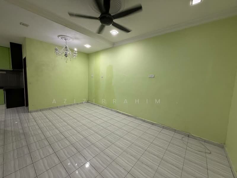 Rumah Berkembar untuk Dijual di Hulu Semenyih (Selangor) - Azizirrahim . - Living Room - PropertyGuru.com.my