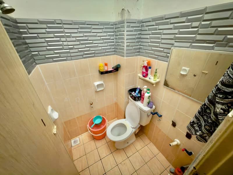 Rumah Teres 2 Tingkat untuk Dijual di Kampung Tasik Tambahan (Ampang) - Aqil Kamal - Bathroom - PropertyGuru.com.my