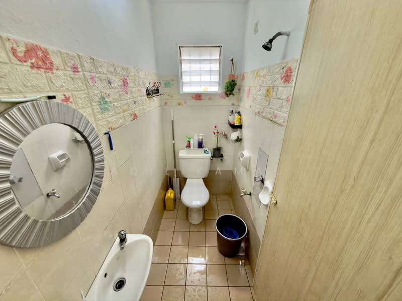 Rumah Teres 2 Tingkat untuk Dijual di Kampung Tasik Tambahan (Ampang) - Aqil Kamal - Bathroom - PropertyGuru.com.my
