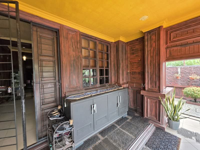 Rumah Berkembar untuk Dijual di D'Kayangan (Shah Alam) - Azli Ibrahim - Entrance - PropertyGuru.com.my