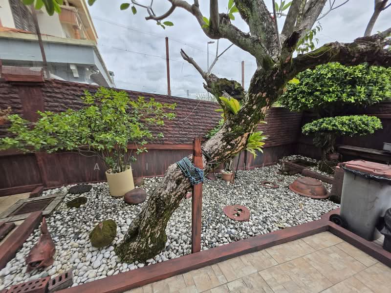 Rumah Berkembar untuk Dijual di D'Kayangan (Shah Alam) - Azli Ibrahim - Garden - PropertyGuru.com.my