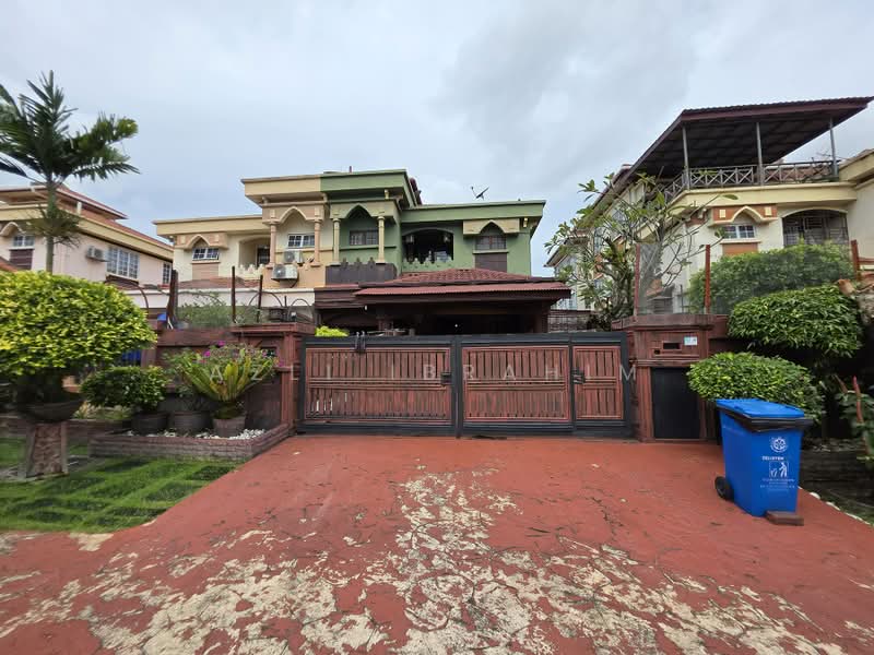 Rumah Berkembar untuk Dijual di D'Kayangan (Shah Alam) - Azli Ibrahim - Exterior - PropertyGuru.com.my