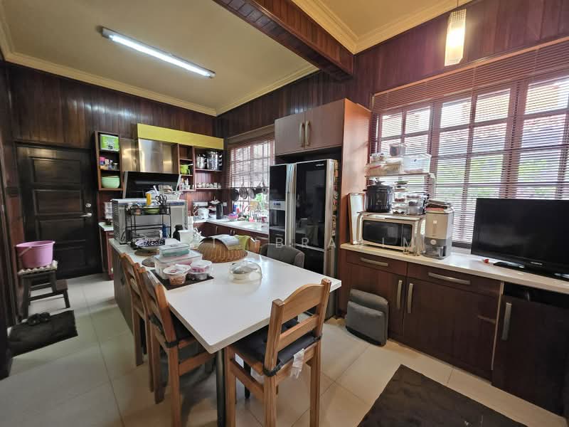 Rumah Berkembar untuk Dijual di D'Kayangan (Shah Alam) - Azli Ibrahim - Kitchen - PropertyGuru.com.my