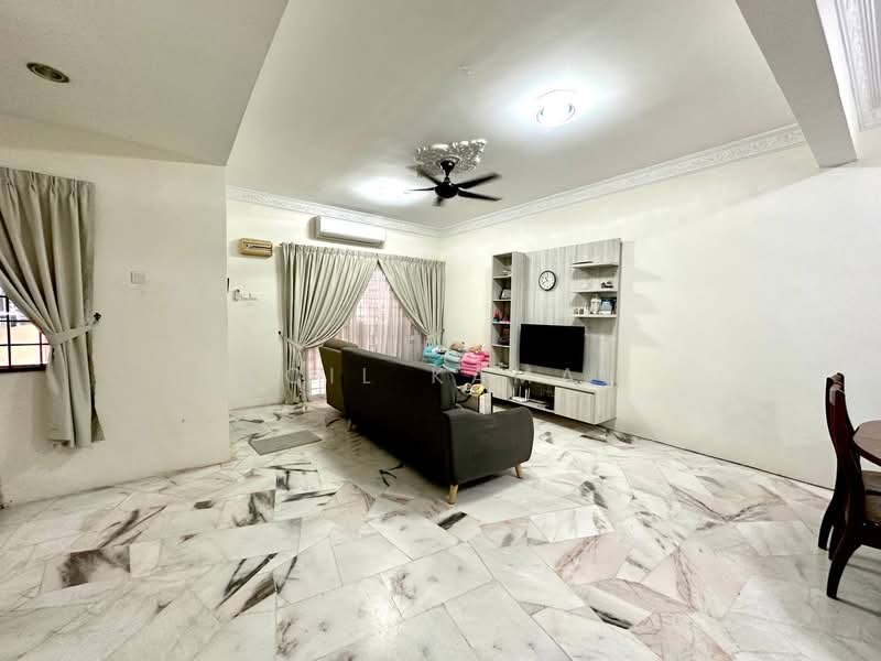 2-storey Terraced House for Sale in Taman Universiti Bangi (Kajang) - Aqil Kamal - Living Room - PropertyGuru.com.my