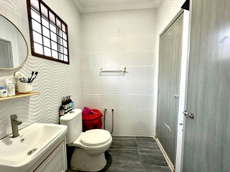 2-storey Terraced House for Sale in Taman Universiti Bangi (Kajang) - Aqil Kamal - Bathroom - PropertyGuru.com.my