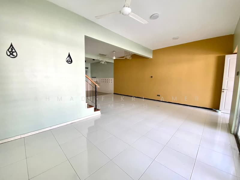 Rumah Teres 2 Tingkat untuk Dijual di TTDI Grove (Kajang) - Ahmad Fikri Amer Hamzah - Living Room - PropertyGuru.com.my