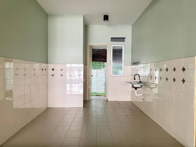 Rumah Teres 2 Tingkat untuk Dijual di TTDI Grove (Kajang) - Ahmad Fikri Amer Hamzah - Kitchen - PropertyGuru.com.my