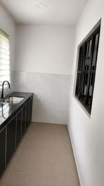 Rumah Teres 1 Tingkat untuk Dijual di Taman Ungku Tun Aminah (Skudai) - Erness Tan - Kitchen - PropertyGuru.com.my