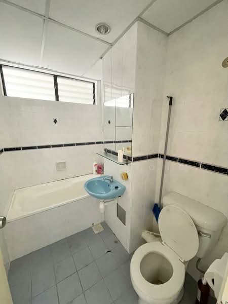 Kondominium untuk Dijual di Eden Seaview Condominium - Rainny Wong - Bathroom - PropertyGuru.com.my